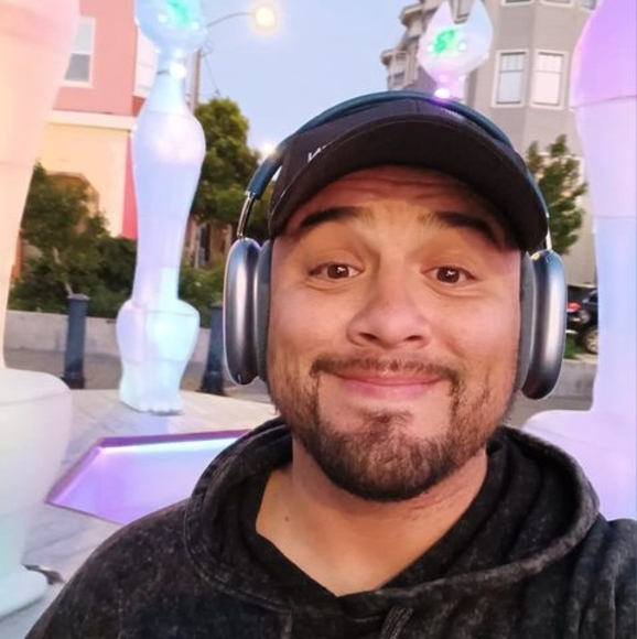 Profile Picture of David Soto (@daveed917) on Poshmark