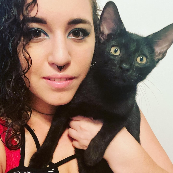 Profile Picture of Hannah Rutgers (@hrutgers) on Poshmark