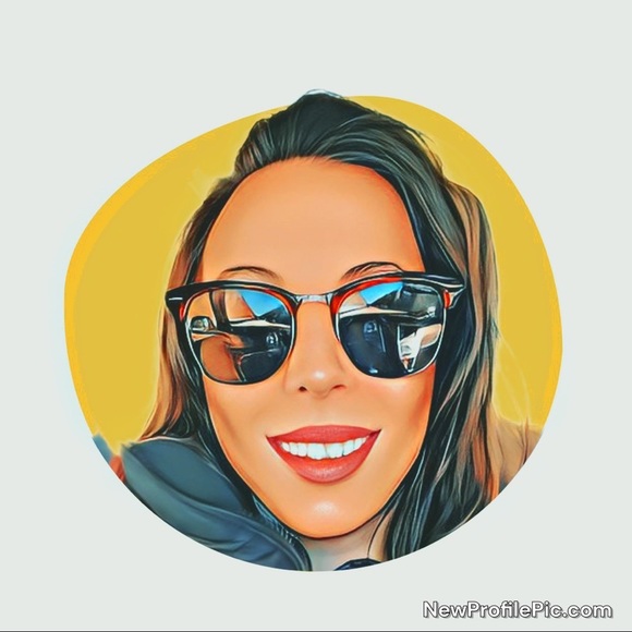 Profile Picture of Julianne Valente (@julesonjava) on Poshmark