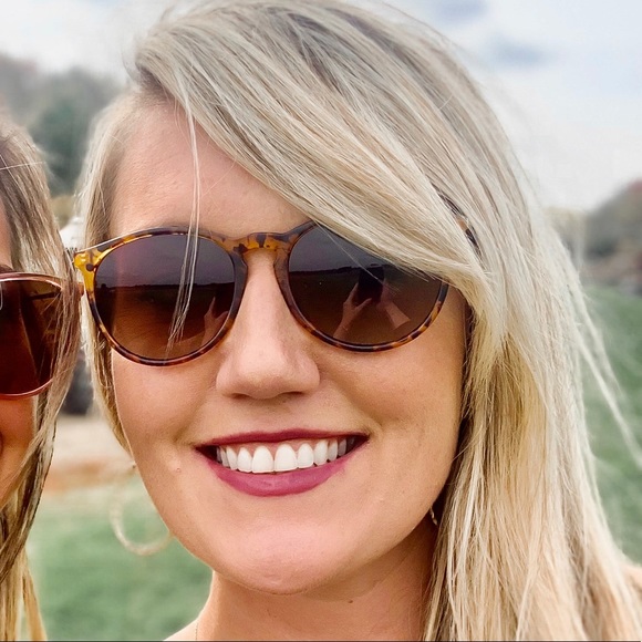 Profile Picture of Kristin Duignan (@kristinduignan) on Poshmark