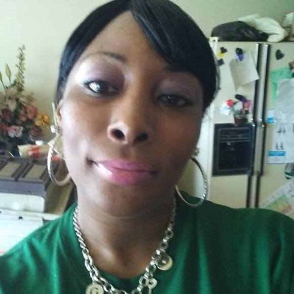 Profile Picture of Chyna Moore (@chynamoore481) on Poshmark