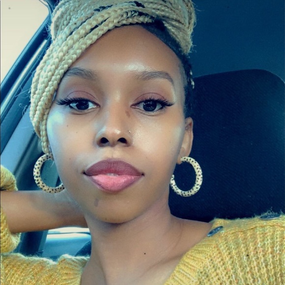 Profile Picture of Maya Clark (@mcee54321) on Poshmark