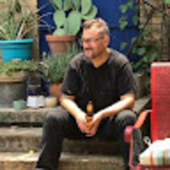 Hassan Ebrahimi - Poshmark Profile Picture of Hassan Ebrahimi (@bonnuehge) on Poshmark