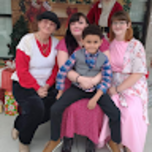 Profile Picture of Miranda Nix (@mirandanix) on Poshmark