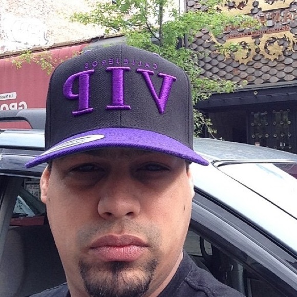 Profile Picture of Robert Trinidad (@r_trinidad) on Poshmark