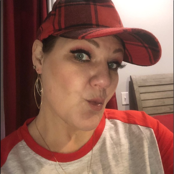 Profile Photo of Tracy Kuhn (@tracykuhn2014) on Poshmark