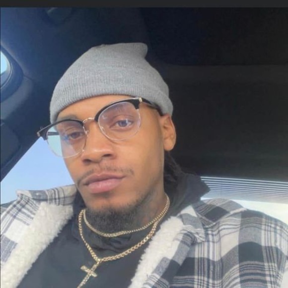 Profile Picture of Jay Largo (@jaylargo) on Poshmark
