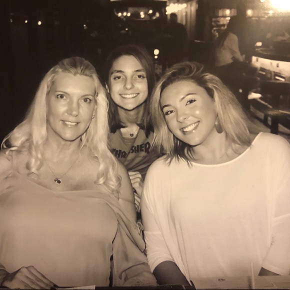 Profile Picture of Haley Bradley (@haleybradley11) on Poshmark