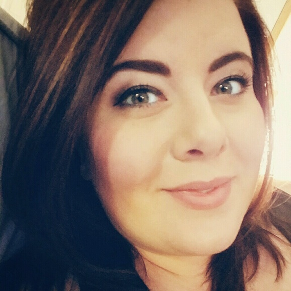 Profile Picture of Jonelle Wertz (@jjwertz) on Poshmark