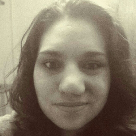 Profile Picture of Kylee Lenz (@kjolenz) on Poshmark