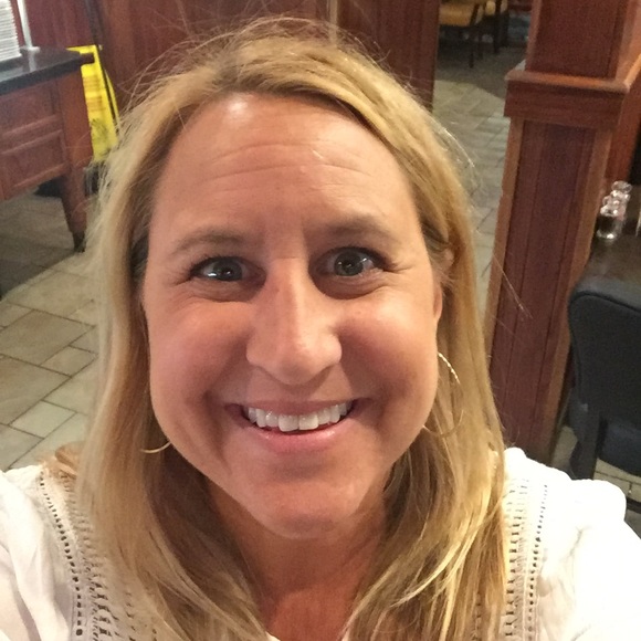Profile Picture of Stacy Gallagher (@sjgallagher15) on Poshmark