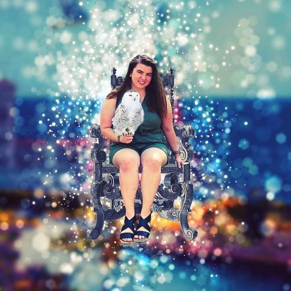 Profile Picture of Chloe Hays (@chlo_chlochanel) on Poshmark