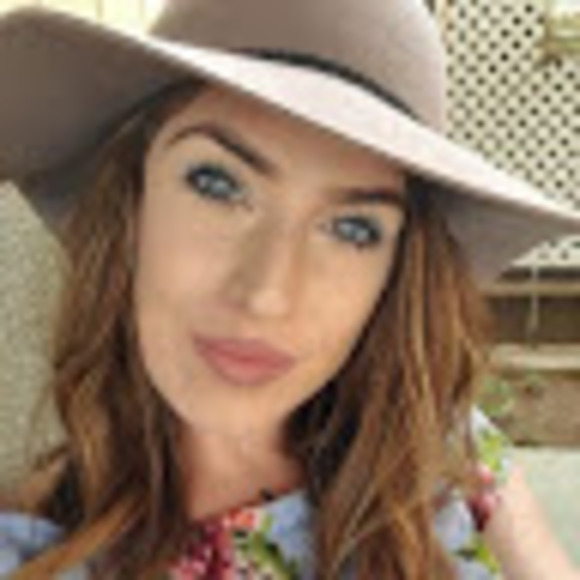 Profile Picture of Desaree Schworm (@schwormdesaree) on Poshmark