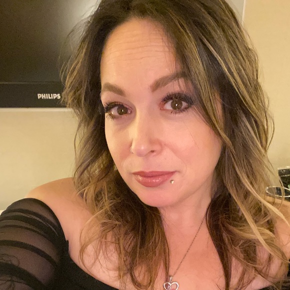 Danielle Giglio silva - Poshmark Profile Picture of Danielle Giglio silva (@lilmonstr26) on Poshmark