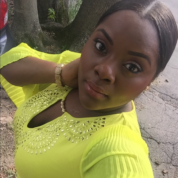 Profile Picture of Cynthia Pascal-claude (@fashionista785) on Poshmark