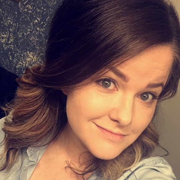 Profile Picture of Rebecca Clements (@rebeccac2016) on Poshmark