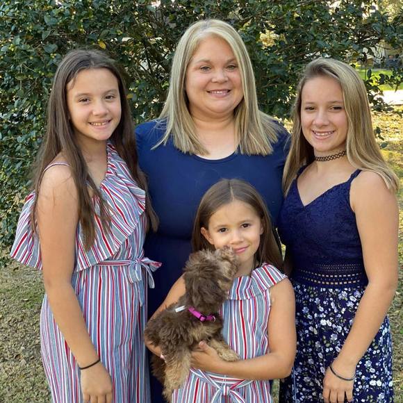 Profile Picture of Amy Hebert (@anyshebert) on Poshmark