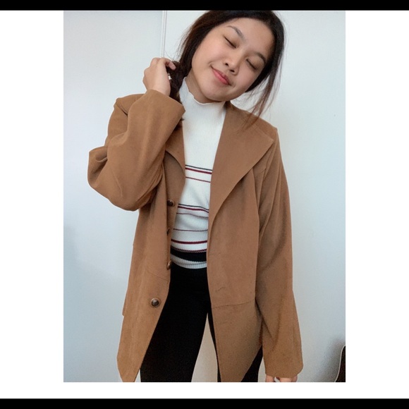 Profile Picture of Danielle Vitug (@dystopianfaith) on Poshmark