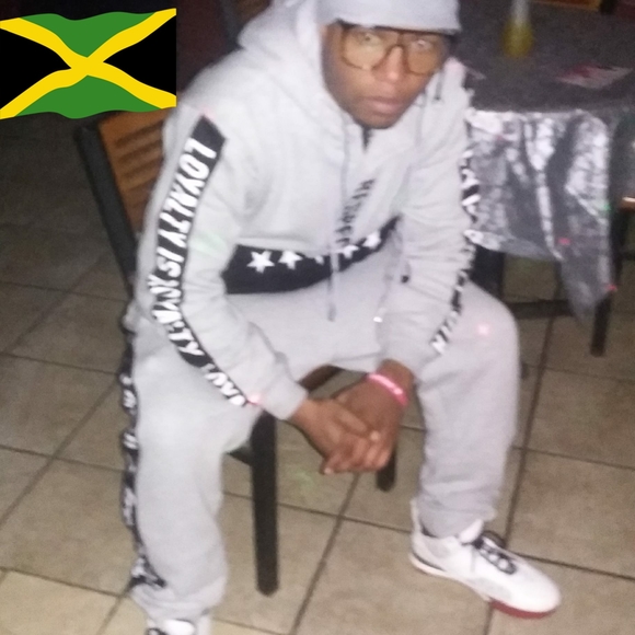 Profile Picture of Bryan Sadler (@sadler203) on Poshmark