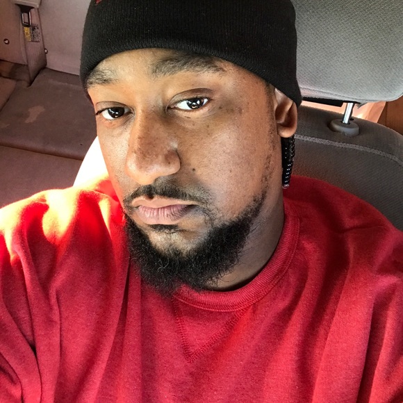 Profile Picture of Paul Combs (@itsthatpc) on Poshmark