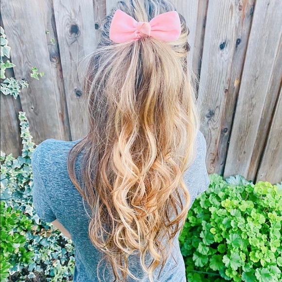 Profile Picture of Ruth Mello (@ruthymatei93) on Poshmark