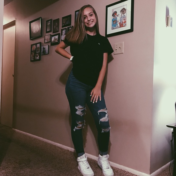 Profile Picture of Samantha Penly (@samanthapenly) on Poshmark