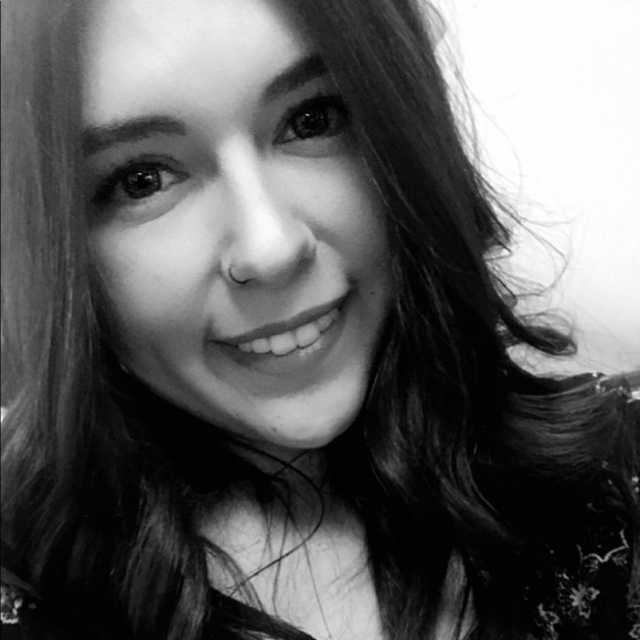 Profile Picture of Taylor Keating (@taylorkeating16) on Poshmark