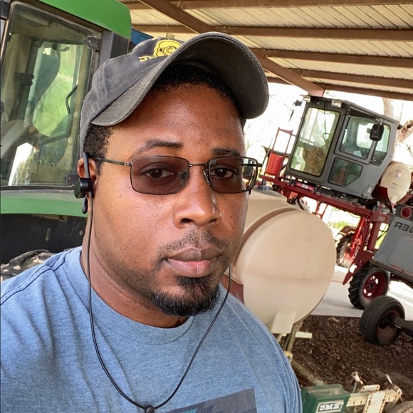 Profile Picture of Tommy Slacks (@tommyslacks) on Poshmark