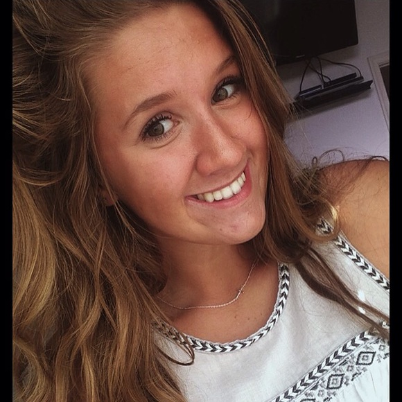 Profile Picture of Autumn Fenner (@autumnfenner) on Poshmark