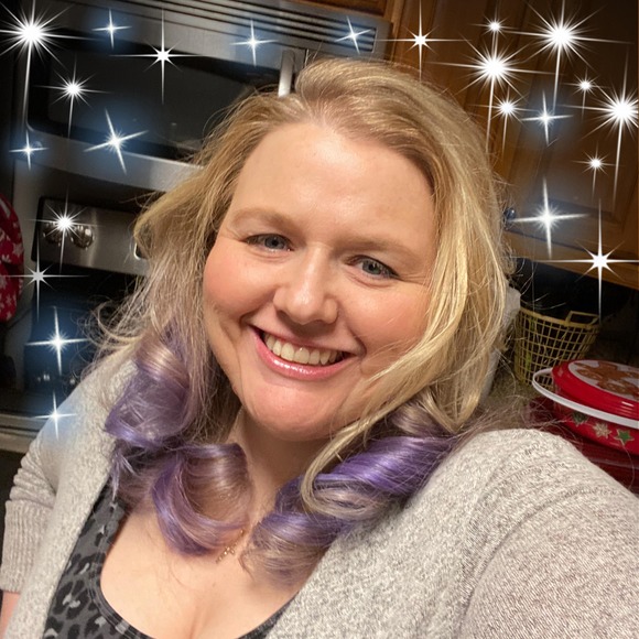 Profile Picture of Leah Carrier (@lcarrier77) on Poshmark