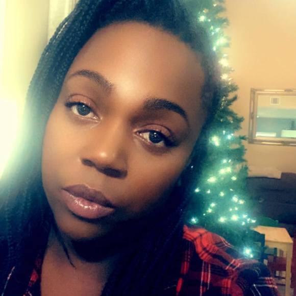 Profile Picture of Ash Rob (@robinsonan20) on Poshmark