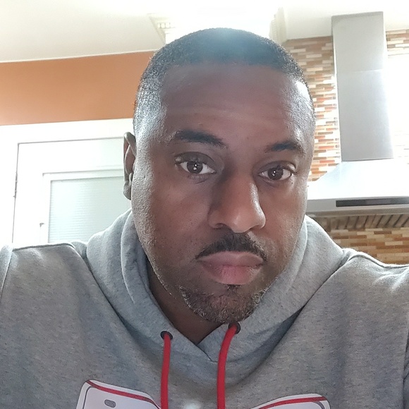 Profile Picture of Sidney Dasent (@bladeny) on Poshmark