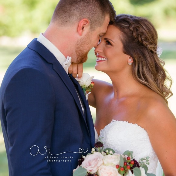 Profile Picture of Sara Pfirrman (@bshugatree) on Poshmark