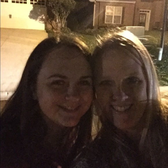 Profile Picture of Kristi Blotner (@kristiblotner) on Poshmark