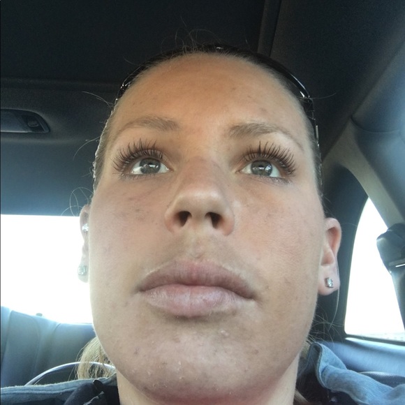 Profile Picture of Steffany Petrovich (@steffany143) on Poshmark