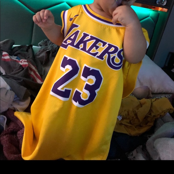 Tony Lozano - Poshmark Profile Picture of Tony Lozano (@tonylozan23) on Poshmark