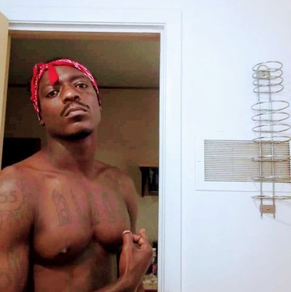 Profile Picture of Jonathan Glenn (@jonathanglen144) on Poshmark