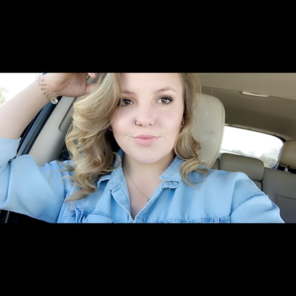 Alto Elliott - Poshmark Profile Picture of Alto Elliott (@alto_sign) on Poshmark