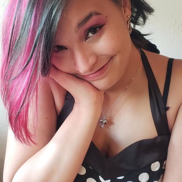 Profile Picture of Sarah Kucklick (@sarahkucklick) on Poshmark