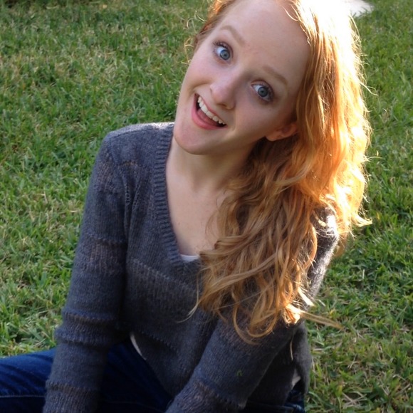 Profile Picture of Avarie Williams (@clothesarebae14) on Poshmark