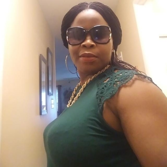 Profile Picture of Oluchi Noche (@oluchinoche) on Poshmark