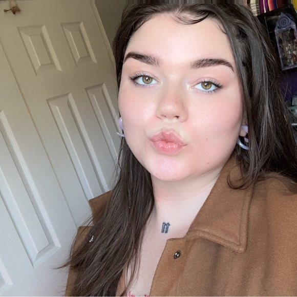 Profile Picture of Maddie Karlowicz (@mkwrld) on Poshmark