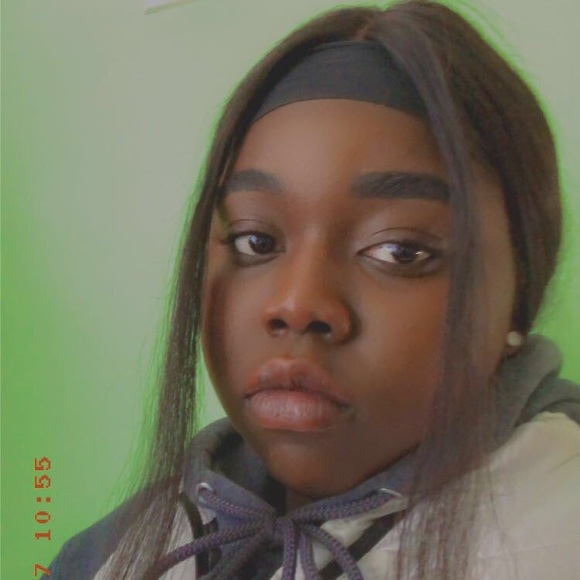 Profile Picture of Efon Wani (@efooowi) on Poshmark