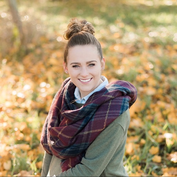 Profile Picture of Emma Tippie (@emmatippie) on Poshmark