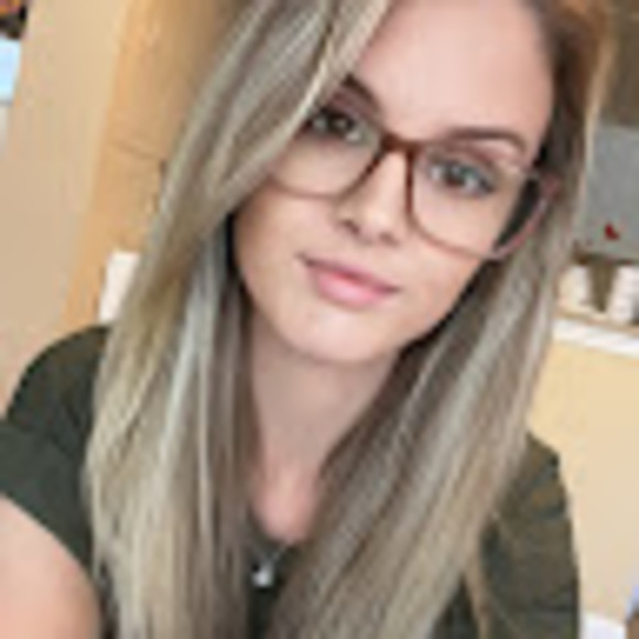 Profile Picture of Ami Torchia (@ami_torchia) on Poshmark