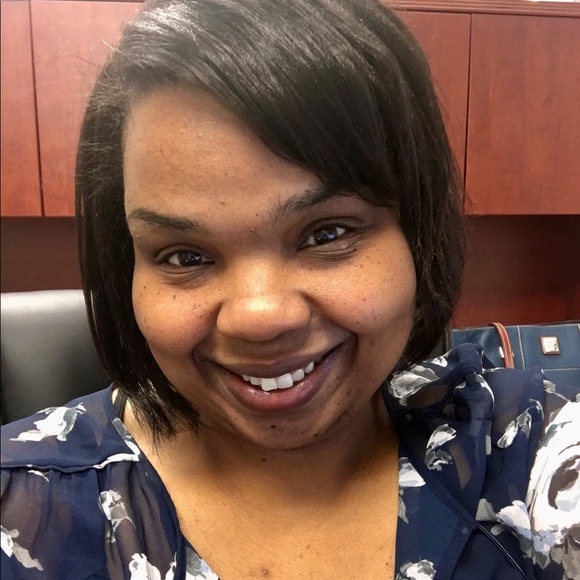 Profile Picture of Nichelle Willmore (@poshmarknikki) on Poshmark