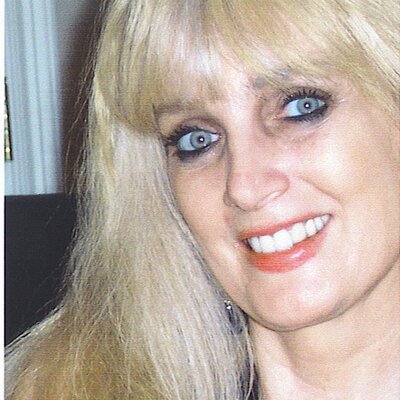 Profile Picture of Dee Larson (@Lexie6549) on Twitter