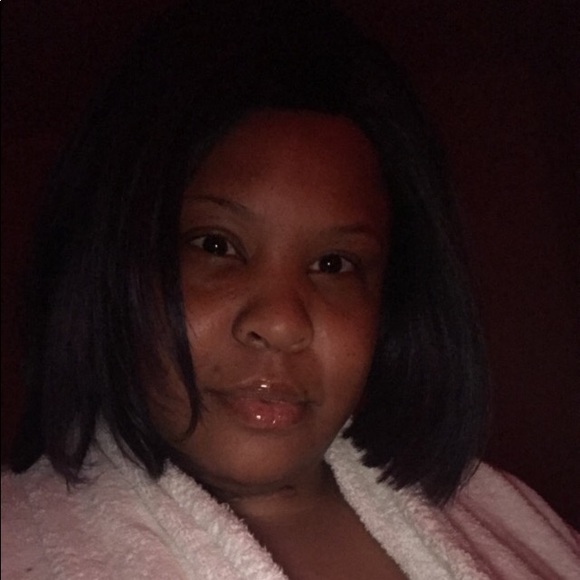 Profile Picture of J Shaw (@quinia36) on Poshmark