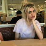 Profile Picture of Julia Hatton (@fashionaerio) on Instagram