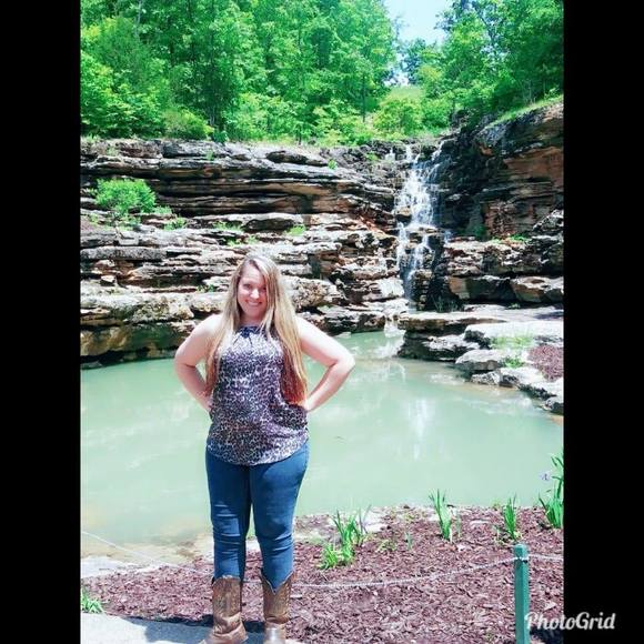 Profile Picture of Christina Kirkland (@dixiechic2007) on Poshmark